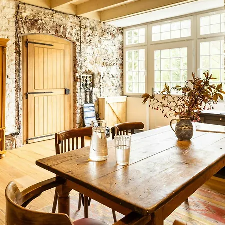 Tatil Evi In Historic Country Style *